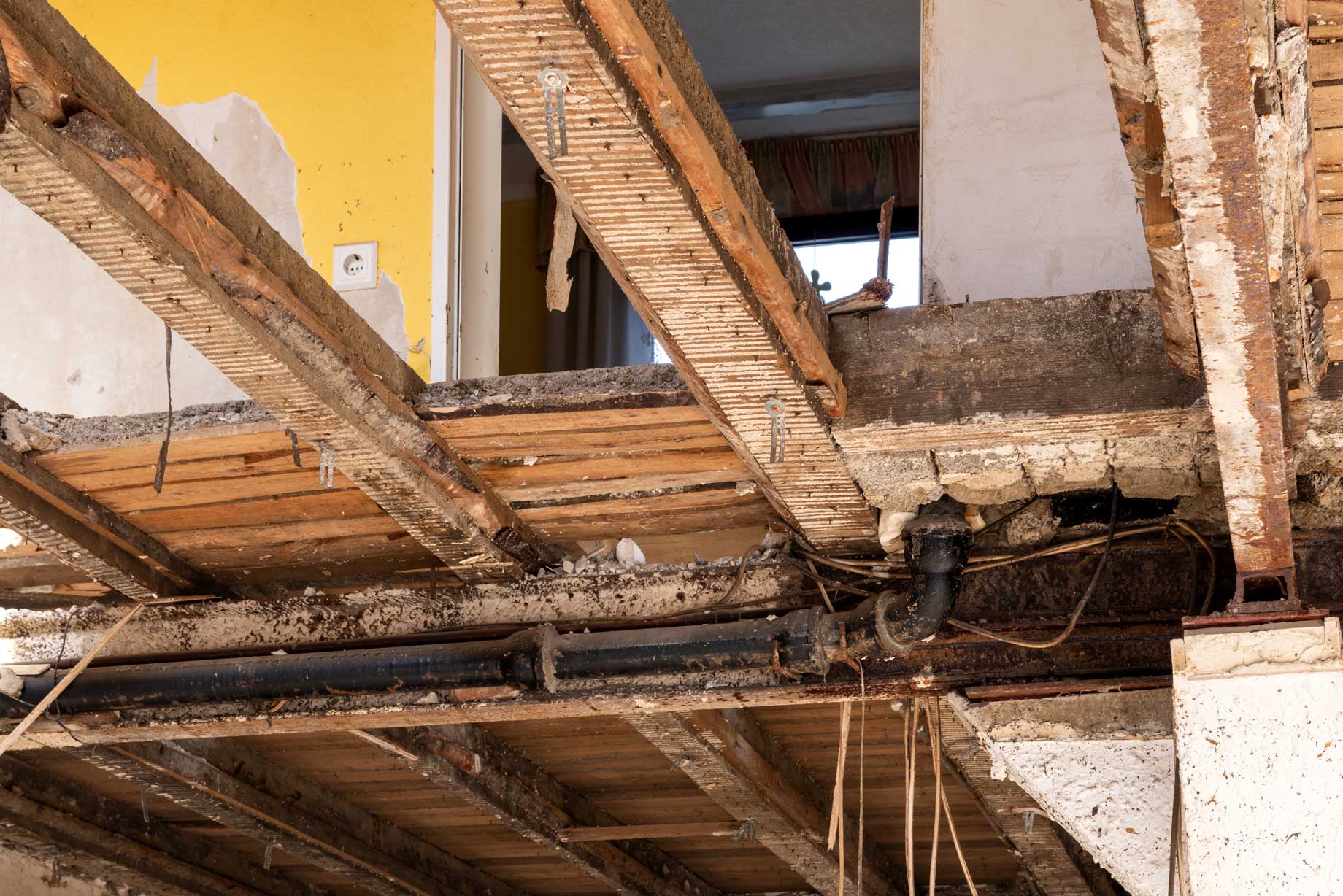 What Is ‘Escape of Water’ and 7 Ways to Prevent Water Damage | Wint Blog: Ceiling of a house after water damage